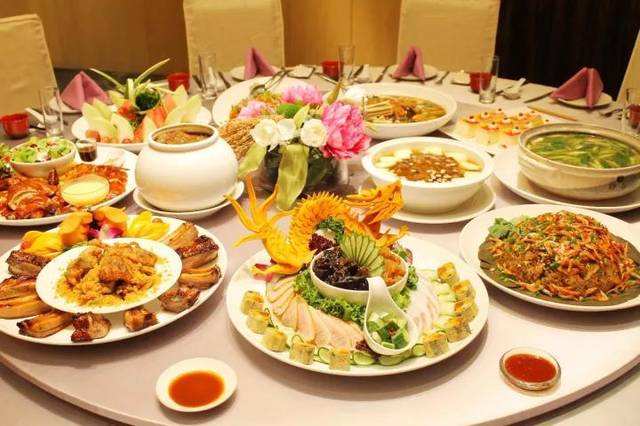 posiłek w chińskiej restauracji 1