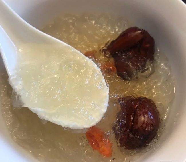 zupa z jaskółczych gniazd